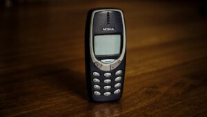 Blackout heroes from the drawer: 2G mobile phones defy the Spanish power outage