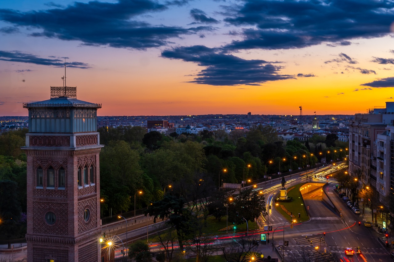 Holiday apartments Madrid Holiday apartments outside the center of Madrid may only be located in basements, ground floors and first floors with independent access
